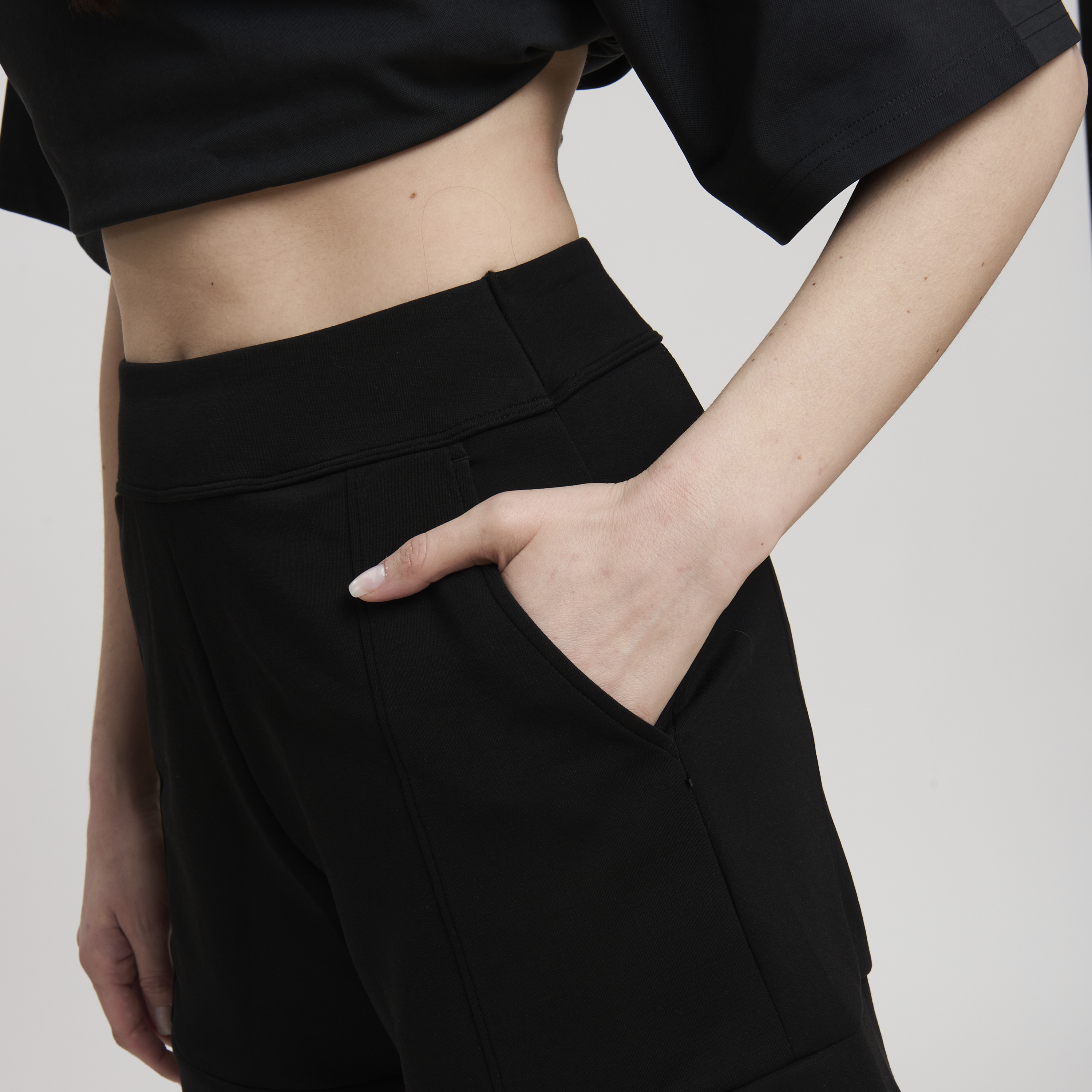 LA TITTY WOMAN BERMUDA PANT