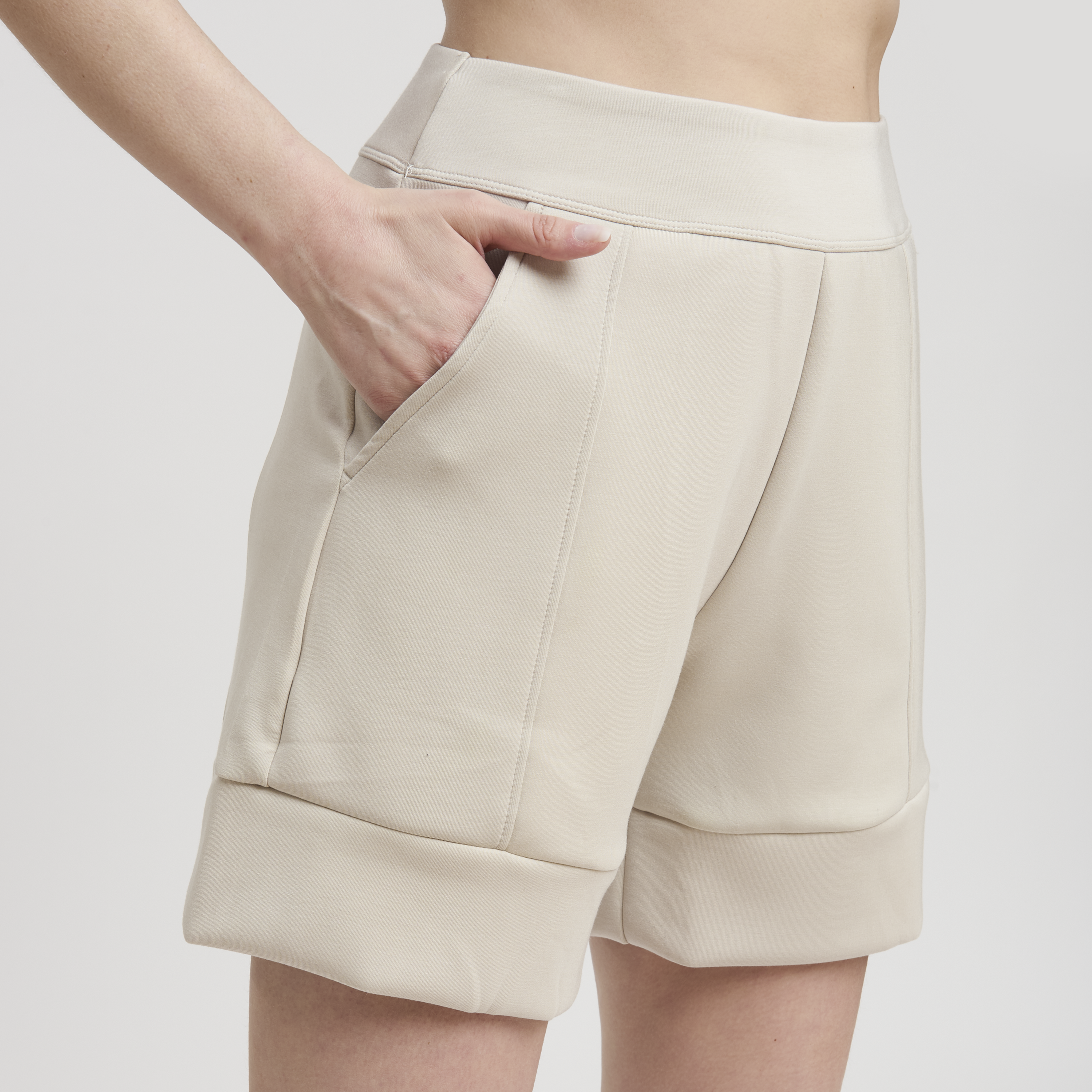 LA TITTY WOMAN BERMUDA PANT