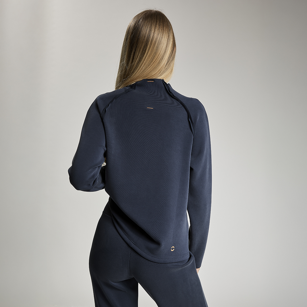 LA ADE WOMAN TURTLE NECK SWEATSHIRT
